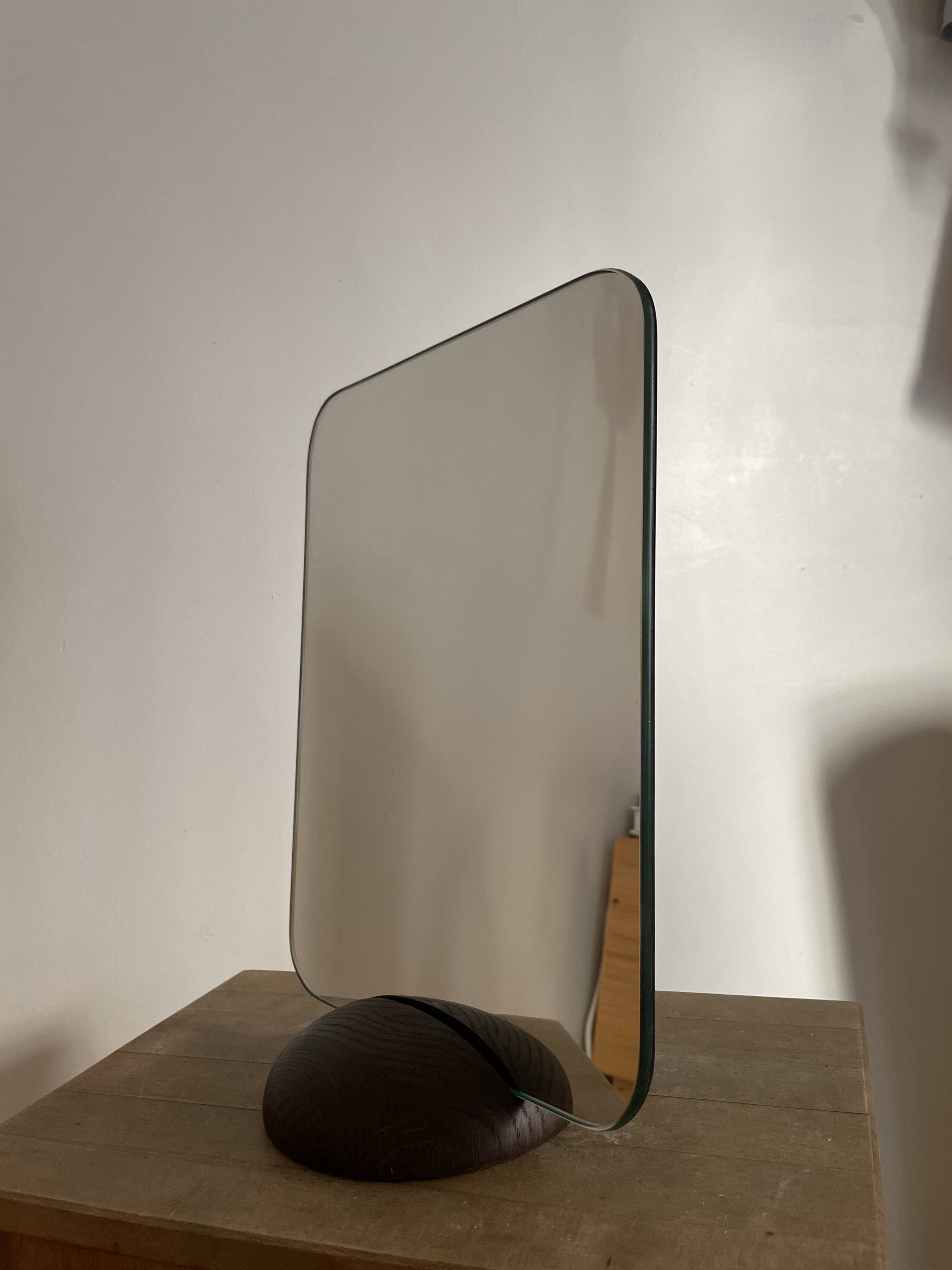 Rectangular Scandinavian mirror to place on a wooden base
