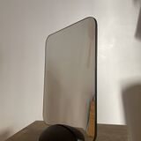 Miroir scandinave rectangulaire à poser sur une base en bois