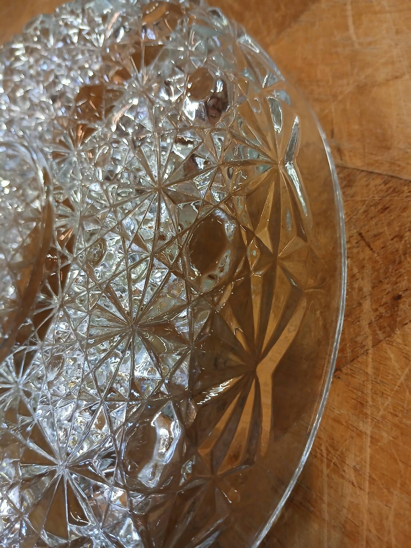 Plat apéritif vintage en verre moulé