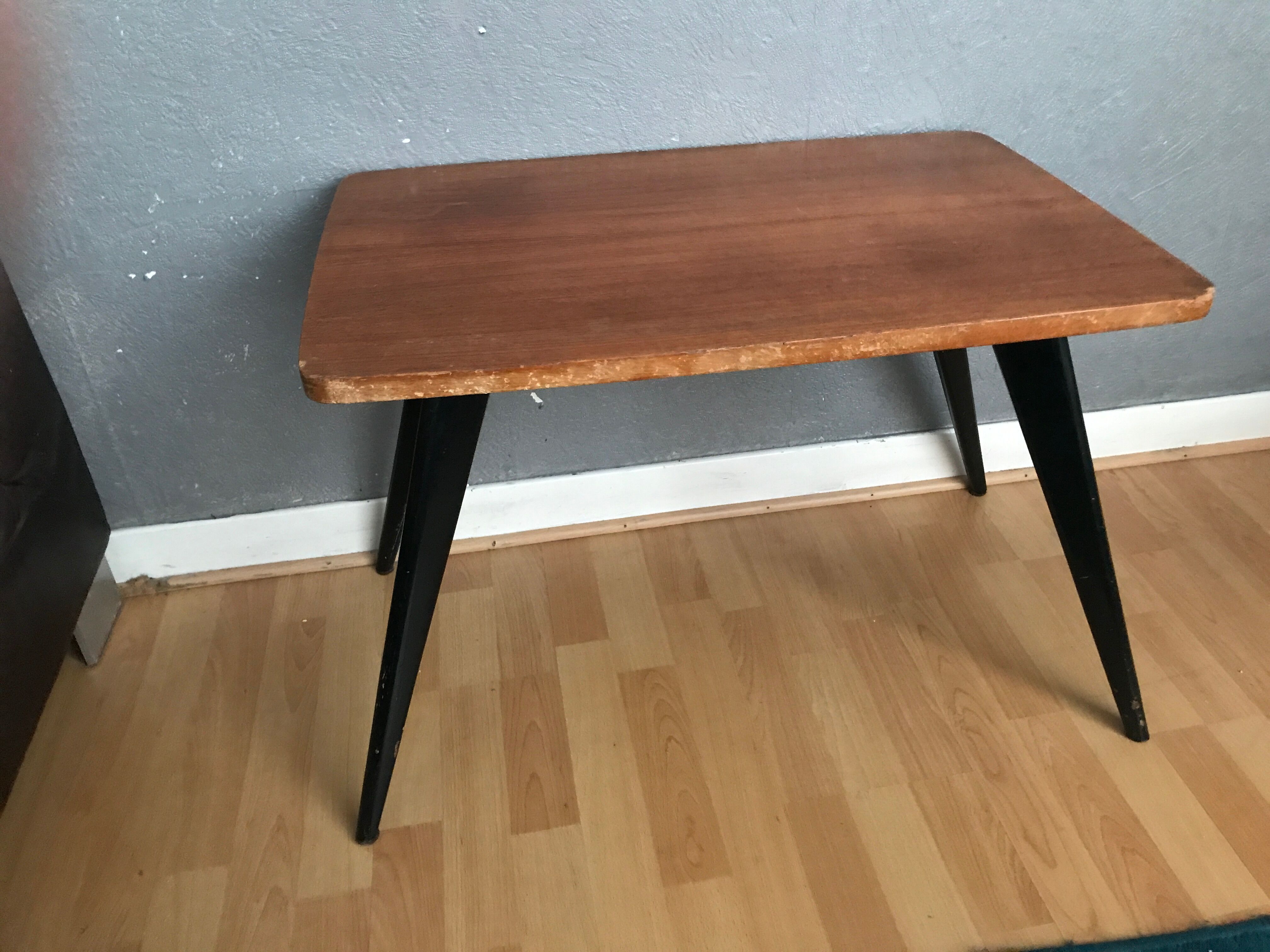 Table bass feet compass