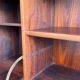 Bibliothèque vintage en palissandre avec porte à rabat.