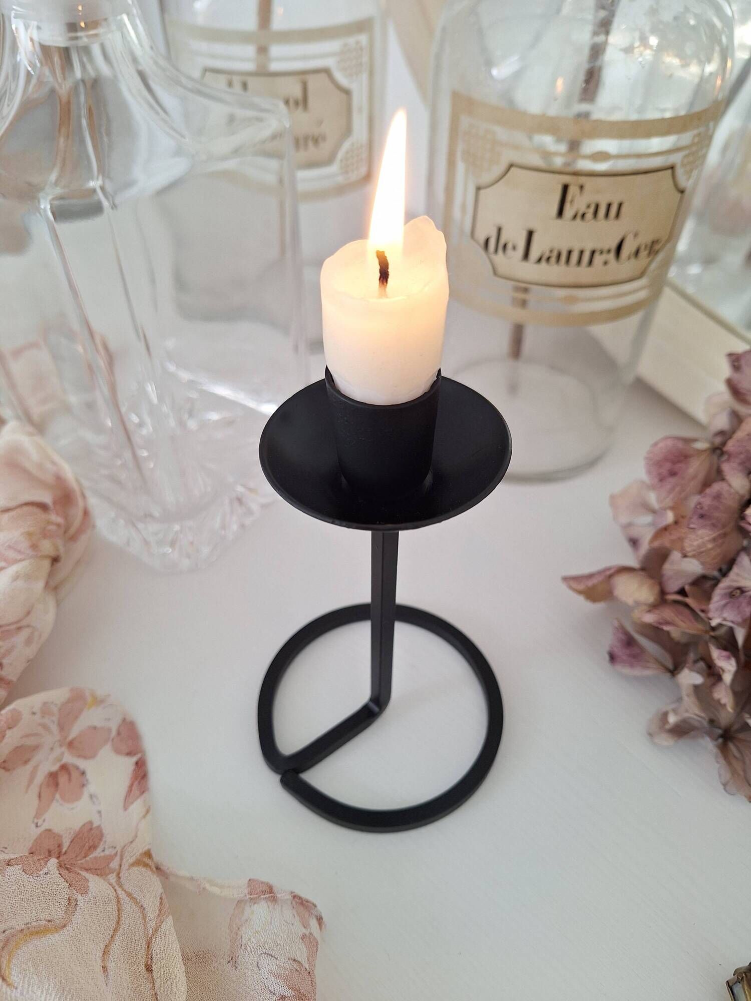 Bougeoir en fer forgé noir