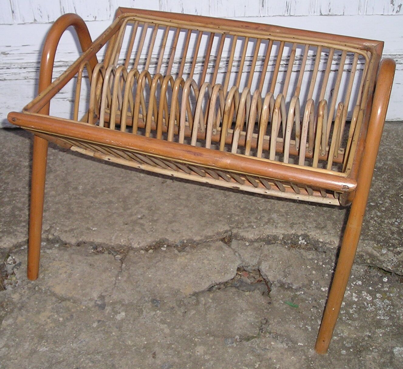 Magazine rack Wicker rattan of the 1970s vintage