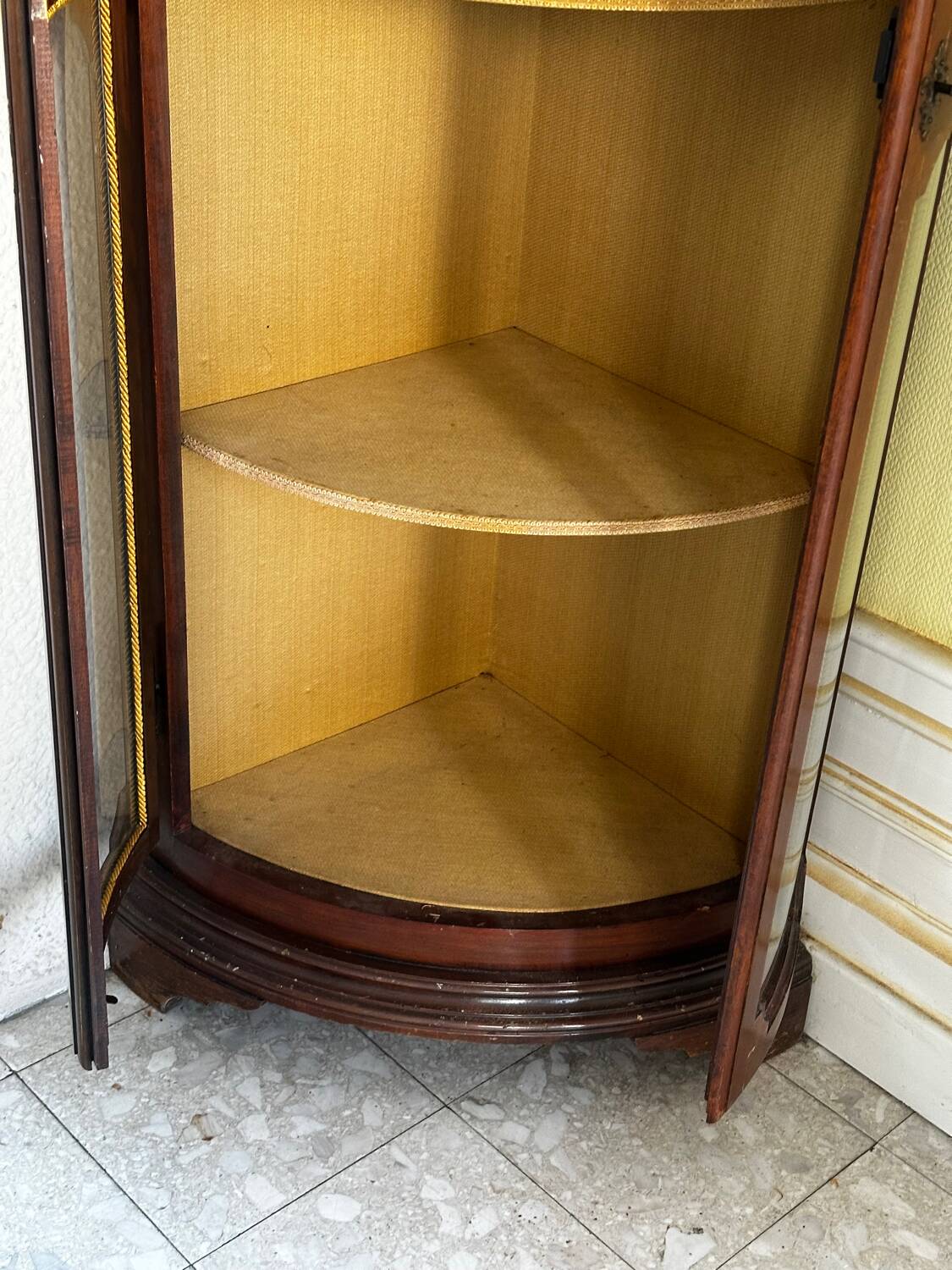 Corner display cabinet veneered in mahogany - Victorian - 20th century