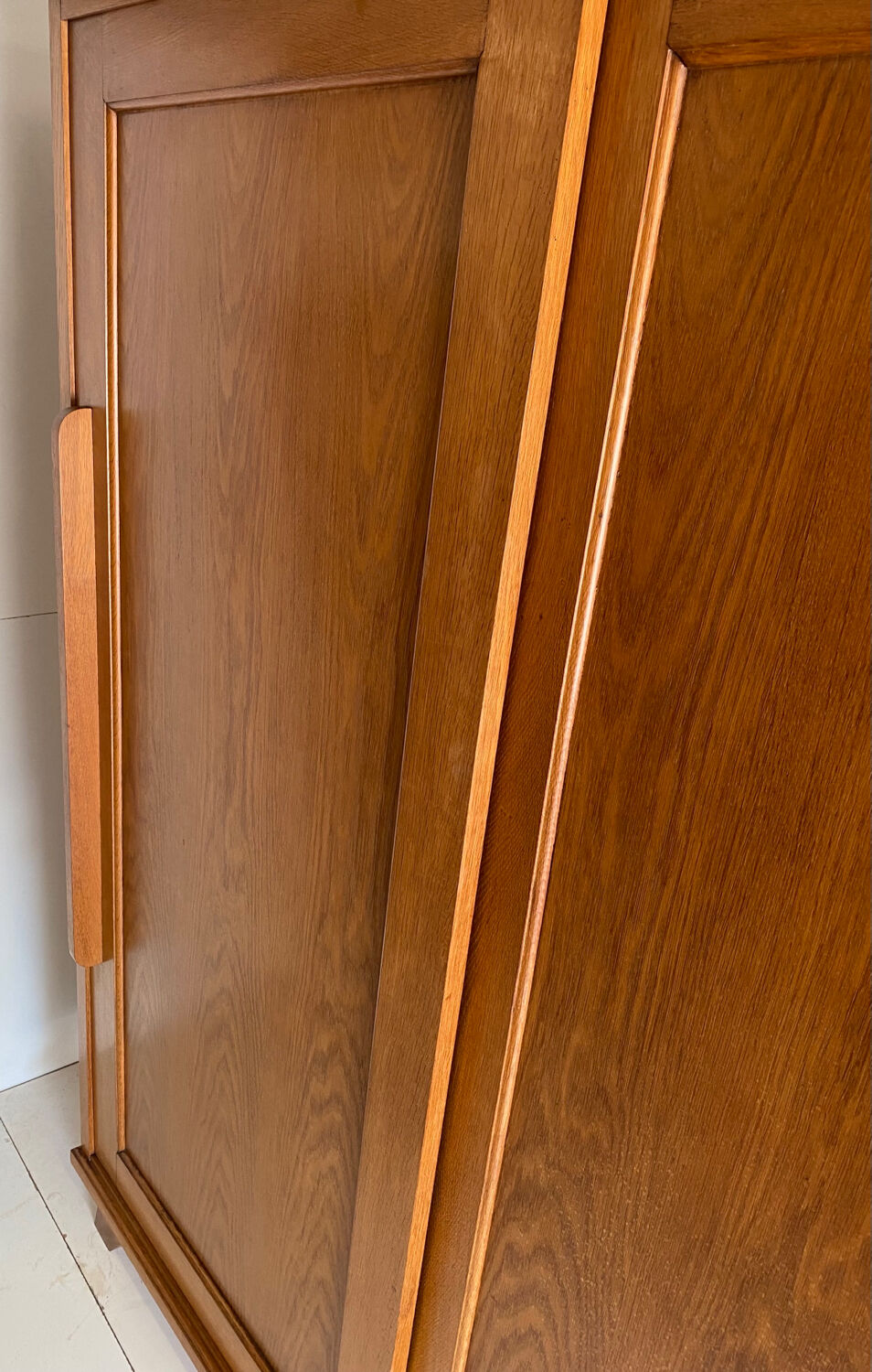 Vintage wardrobe feet compass year 60