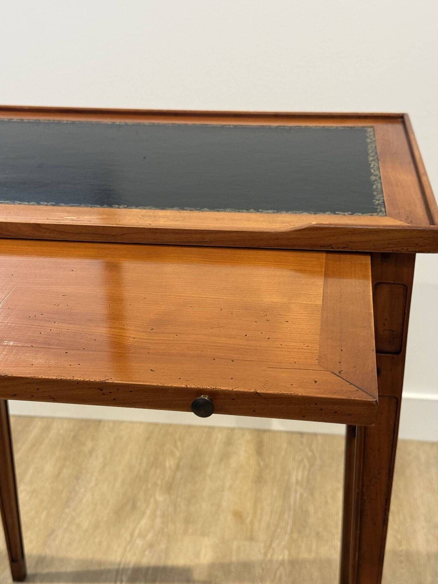 Bureau d'appoint style Louis XVI