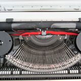 Olympia traveller typewriter luxury 70s