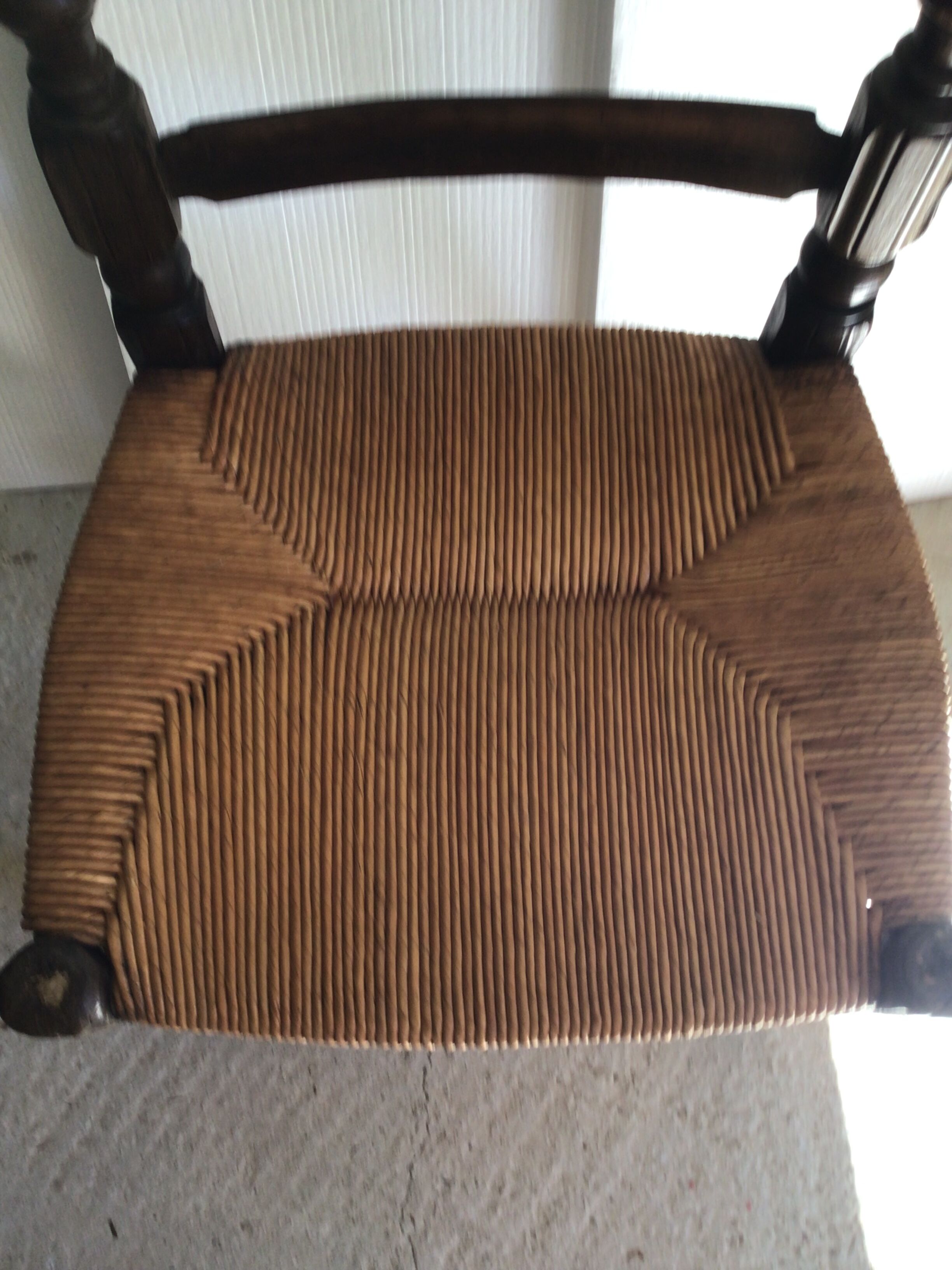 Chaise haute époque paillée