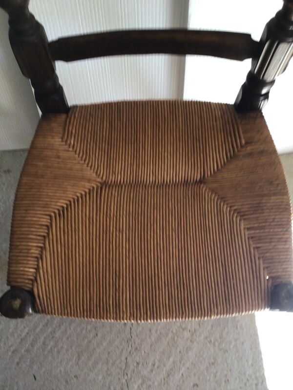 Chaise haute époque paillée