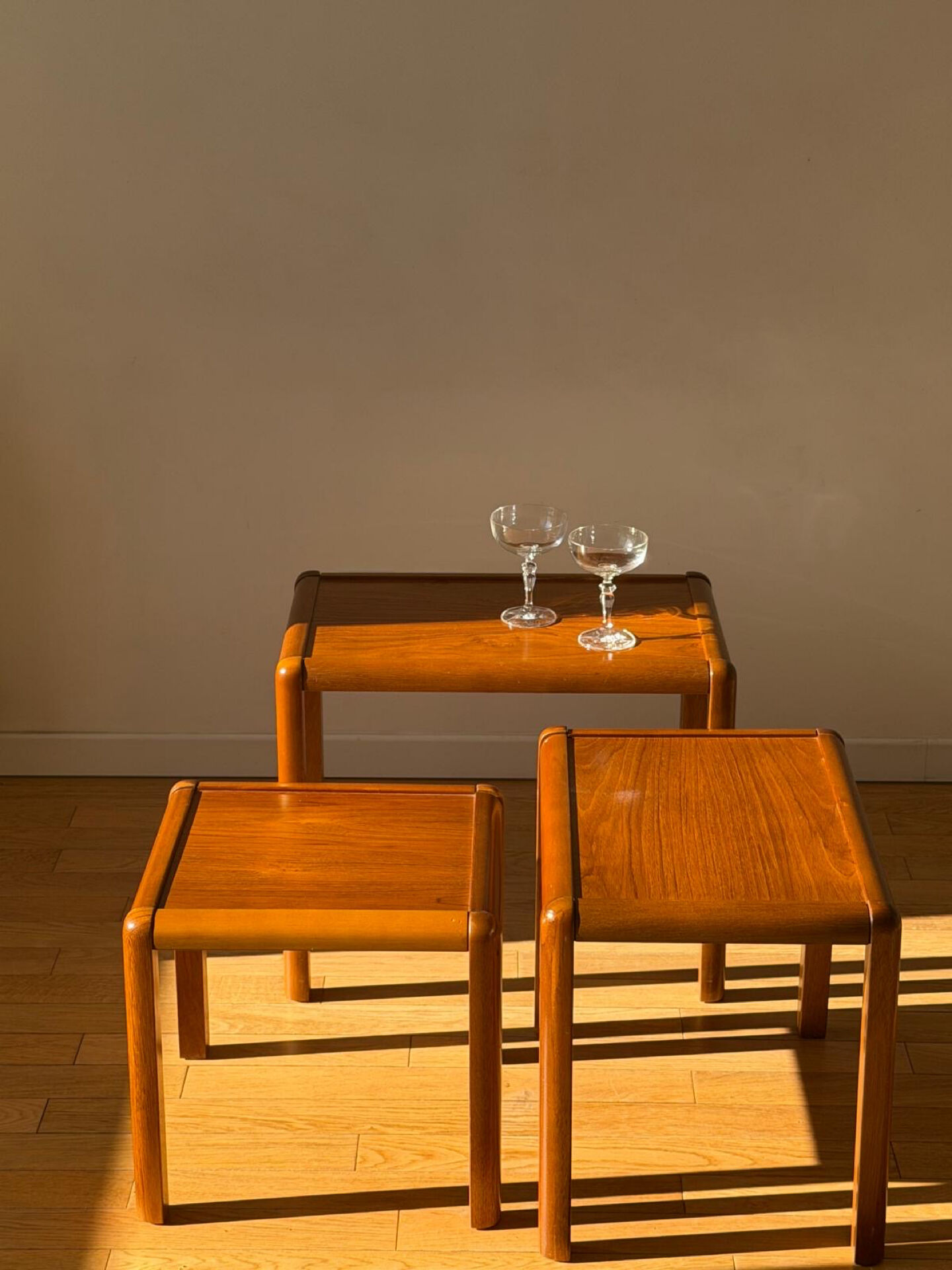 Lot table gigogne en bois vintage
