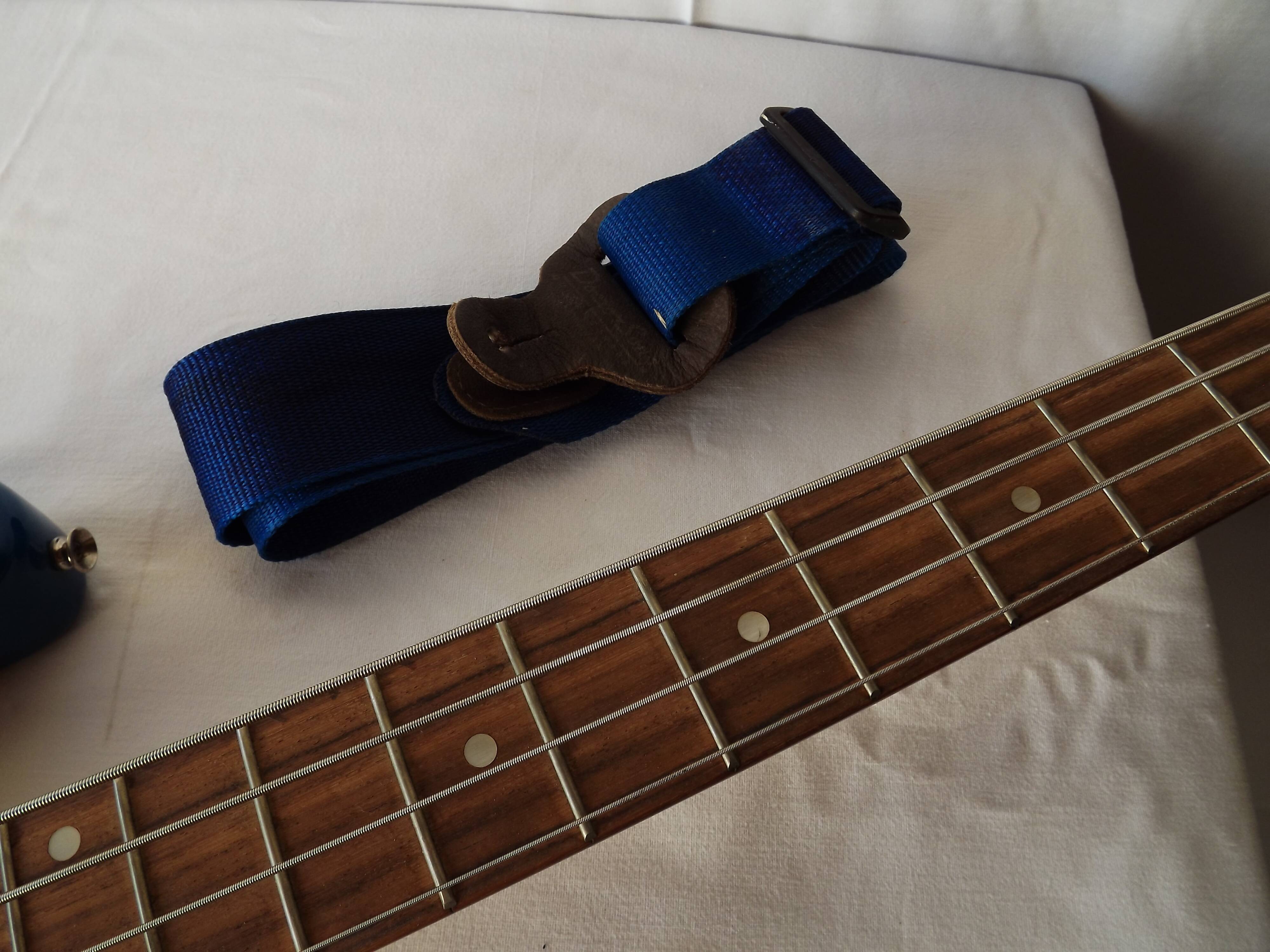 Bass guitar "Stringer"