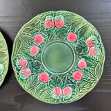 Paire d’assiettes en barbotine