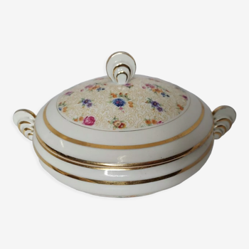 Porcelain tureen