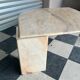 Table basse vintage en marbre rose