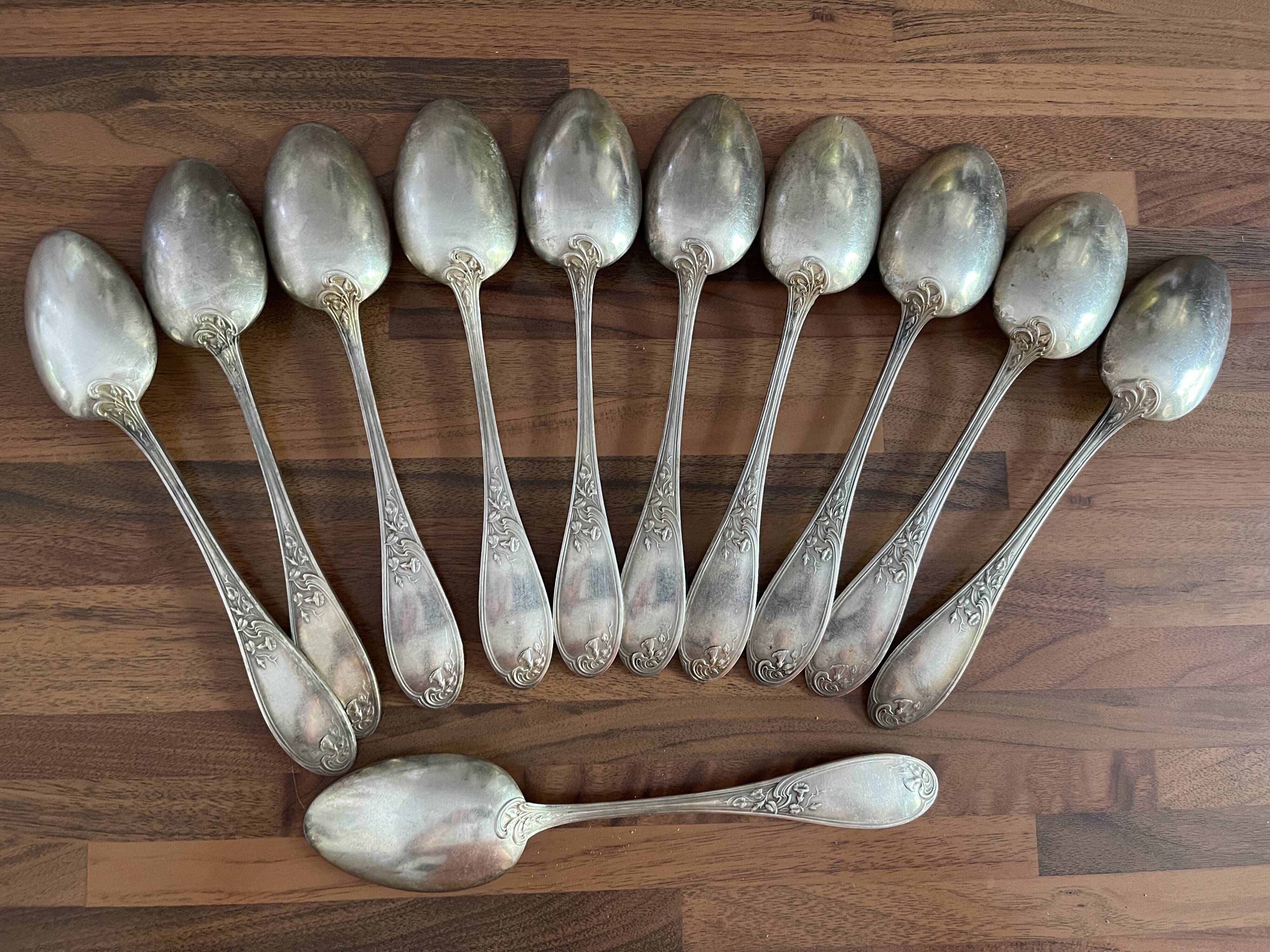 Set of 11 silver-plated metal soup spoons 84g