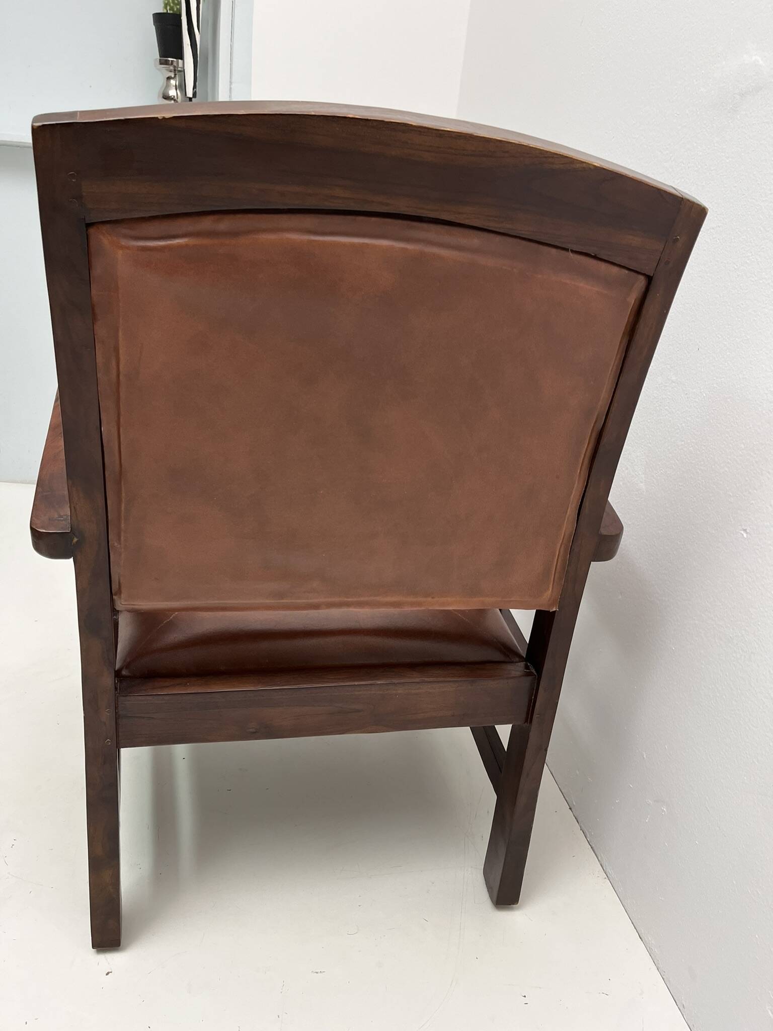 Colonial armchair in teak and leather
