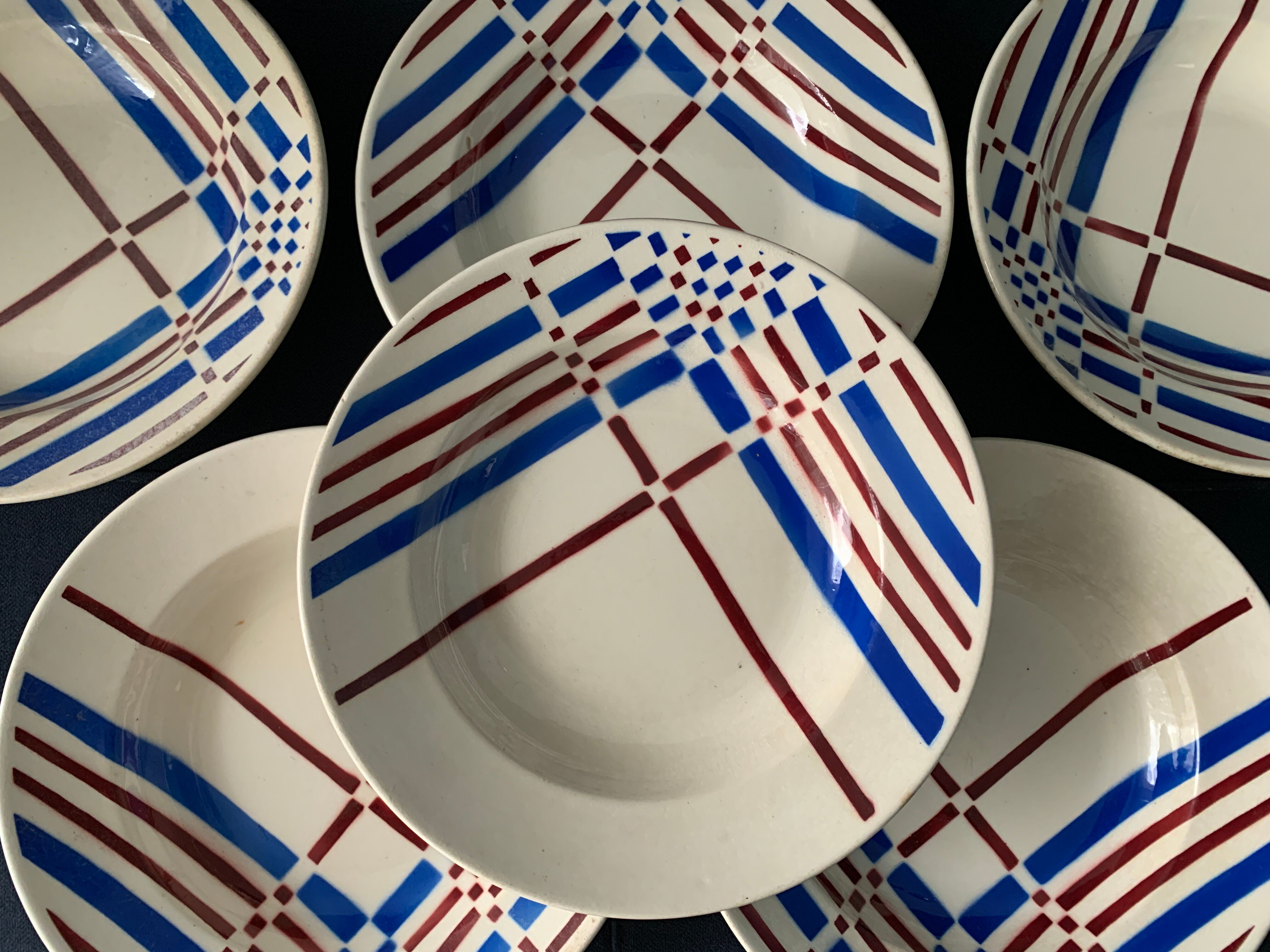 6 assiettes creuses aux couleurs basques, KG Lunéville, 1930