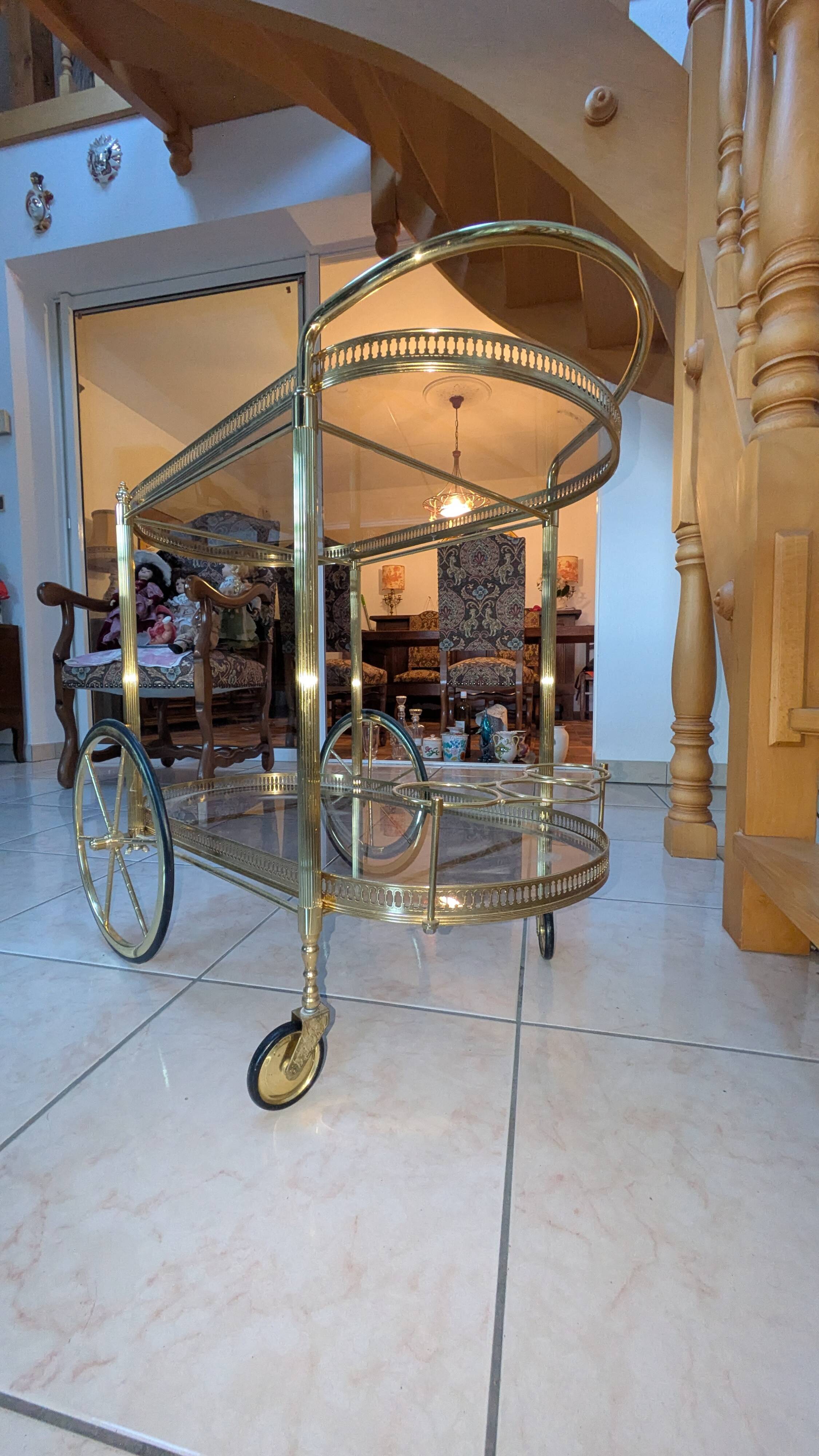 Hollywood Regency style bar cart in brass and glass, 1970s