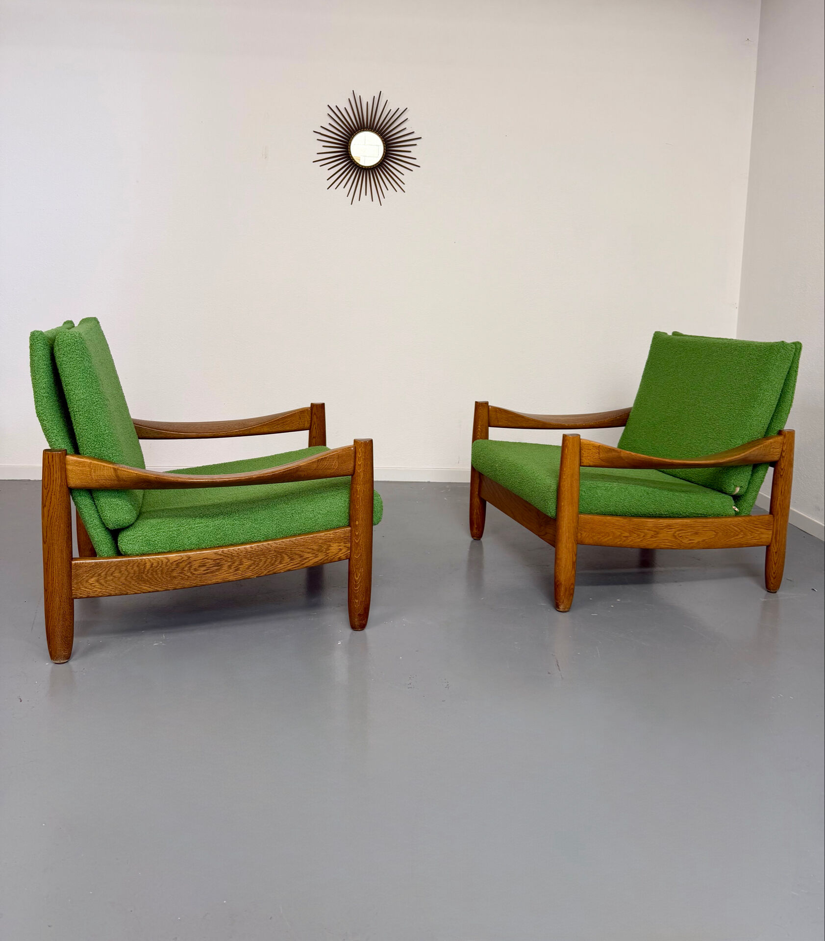 Lot of 2 vintage armchairs in solid oak with boucle fabric, Scandinavian design from the 70s.