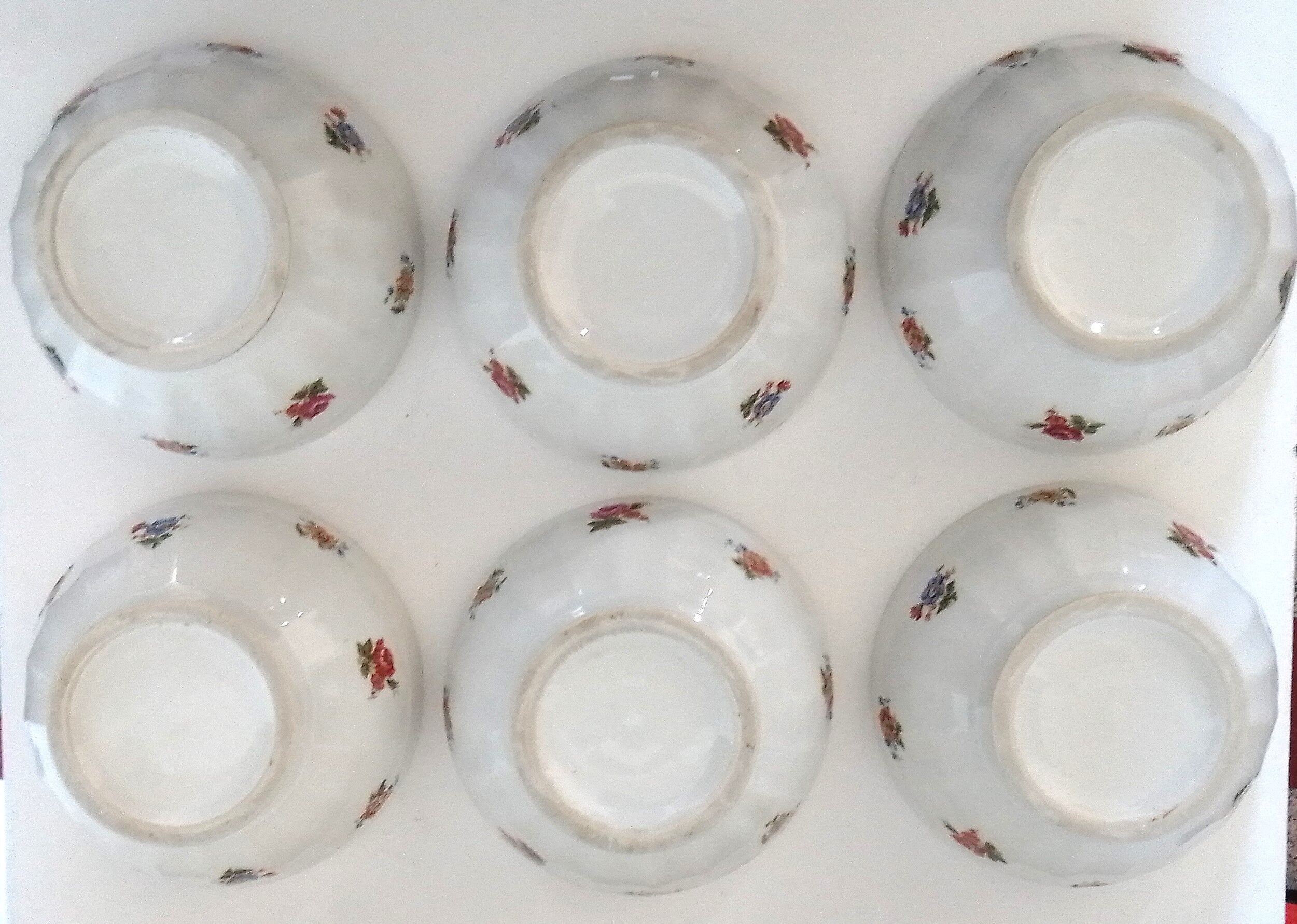Set of 6 ribbed bowls and floral motifs