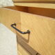Commode aux pieds compas