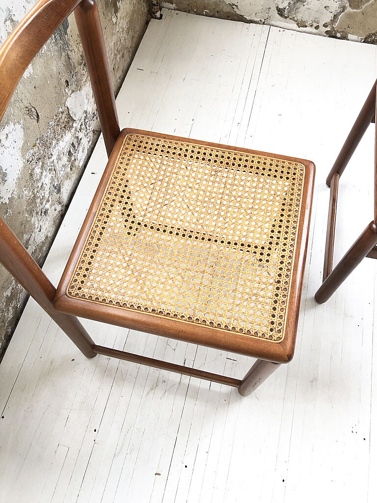 Lot de 4 chaises cannées années 50