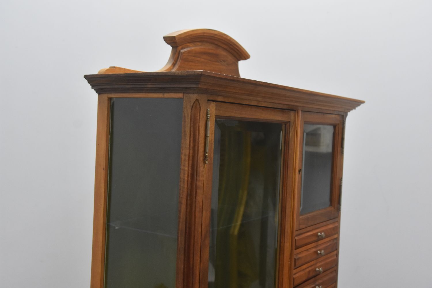 Dentist furniture in walnut period 1900