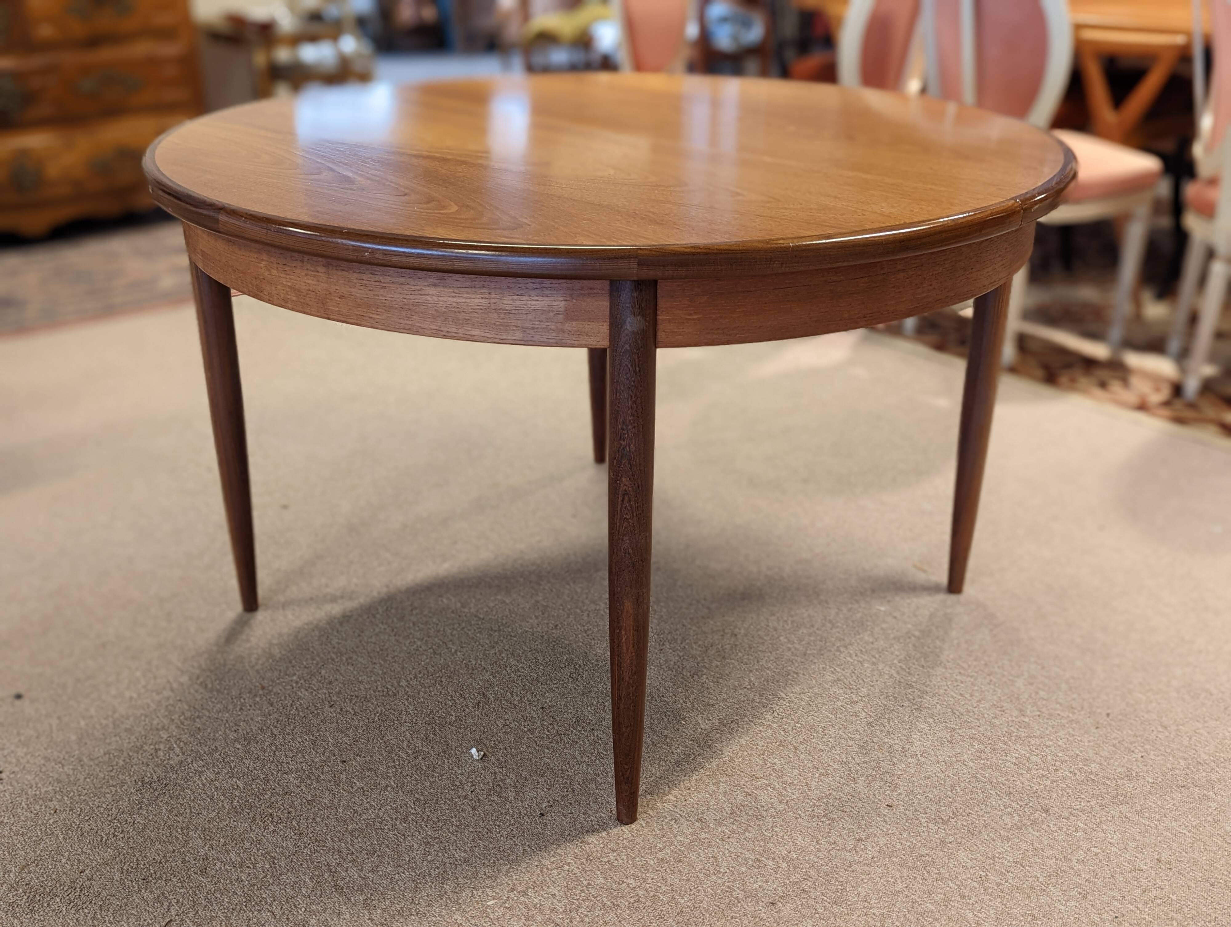 Table extensible en teck de Victor Wilkins pour G-Plan
