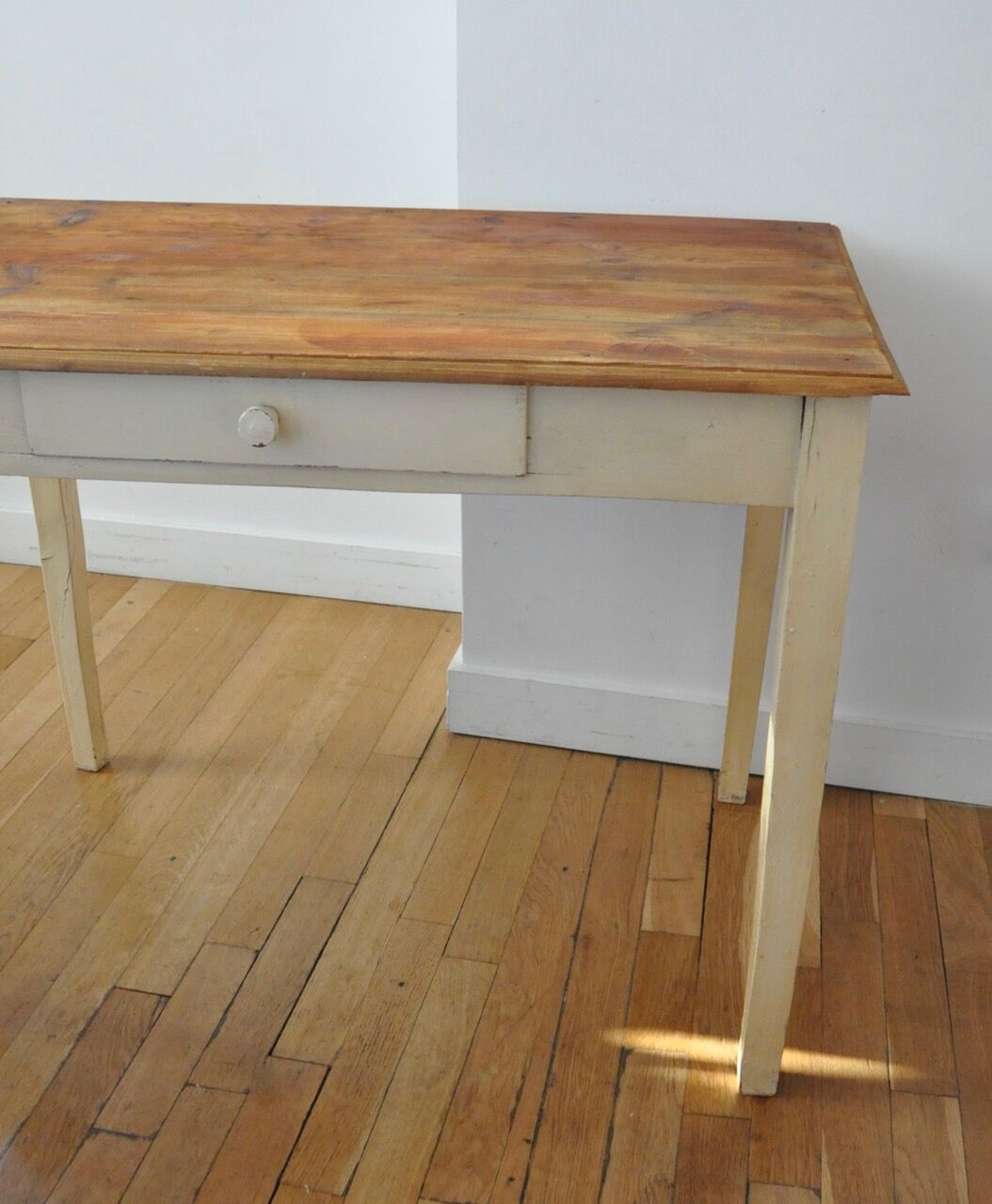 Farm table