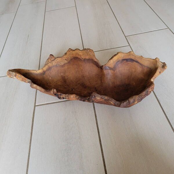 Ancienne corbeille en bois sculpté