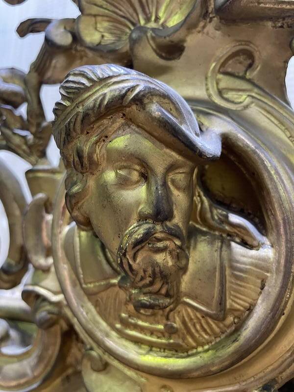 Miroir époque Napoléon III à fronton  à la feuille d'or