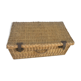 Vintage wicker malle