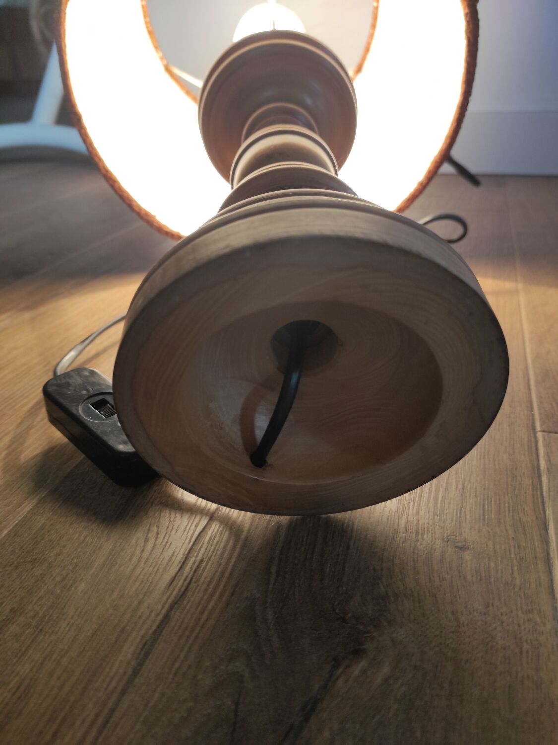 Table lamp