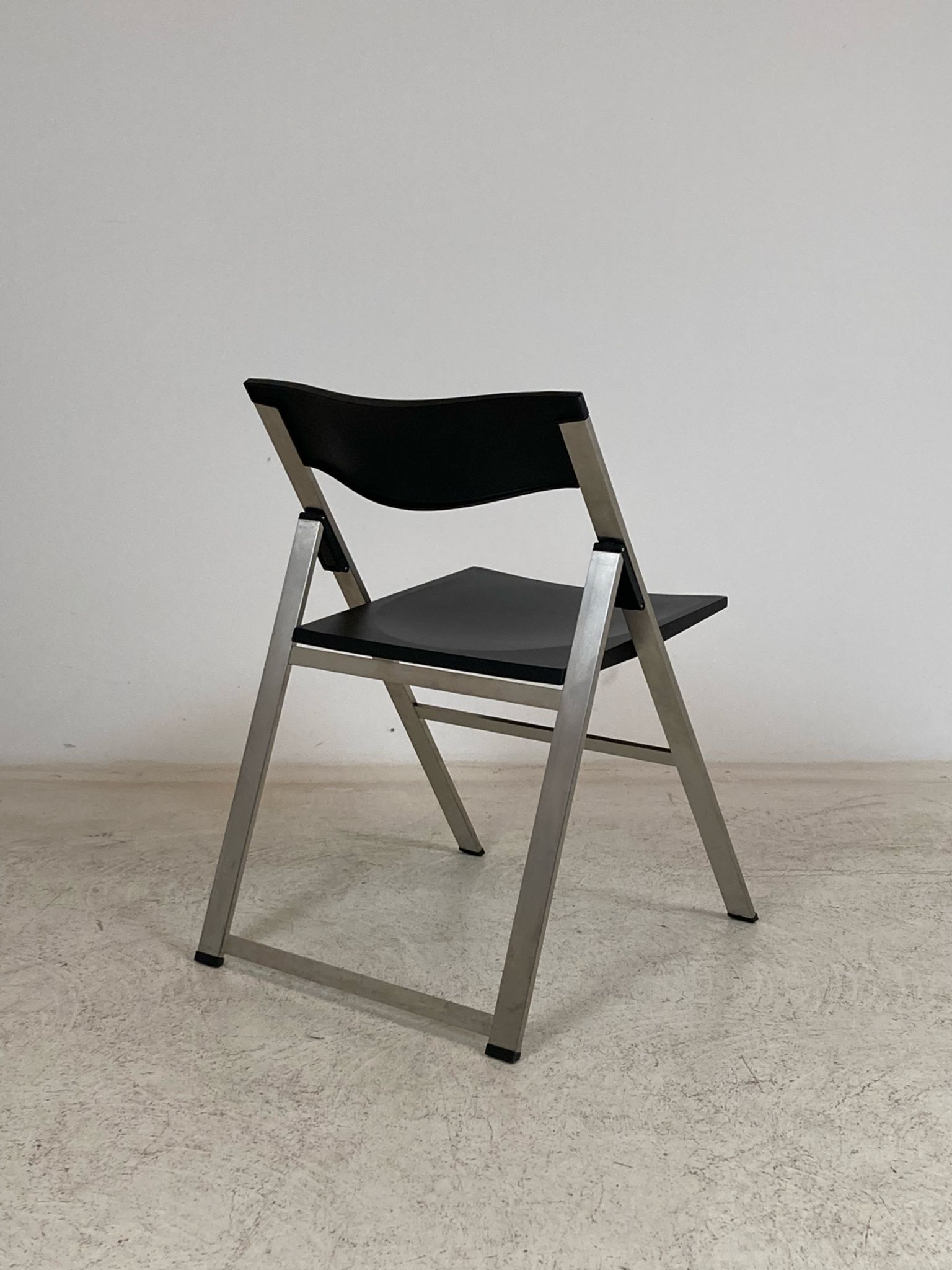 Chaises P08 pliantes par Justus Kolberg pour Tecno 1991