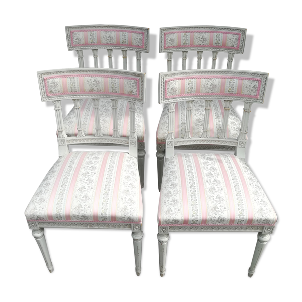 Série de 4 chaises style Louis XVI patinées