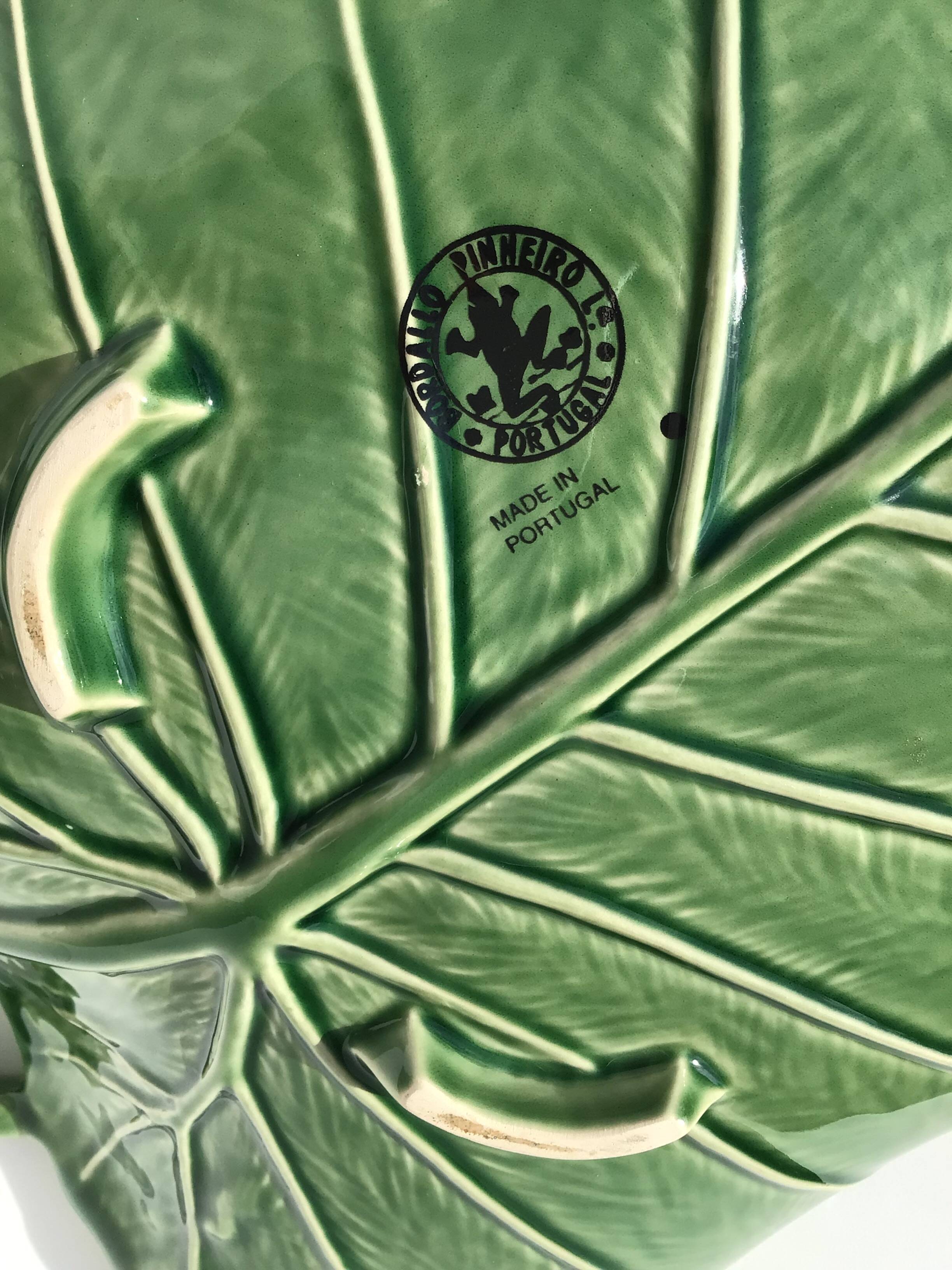 Exotic leaf fruit bowl