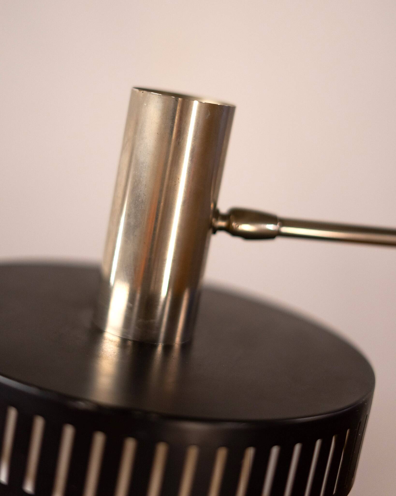 Mid-Century Modern Italian Table Lamp in Steel and Opal Acrylic, 1960s