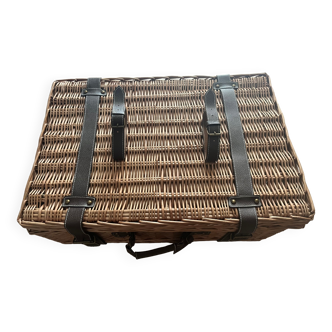 Picnic basket the Garden of the Countess