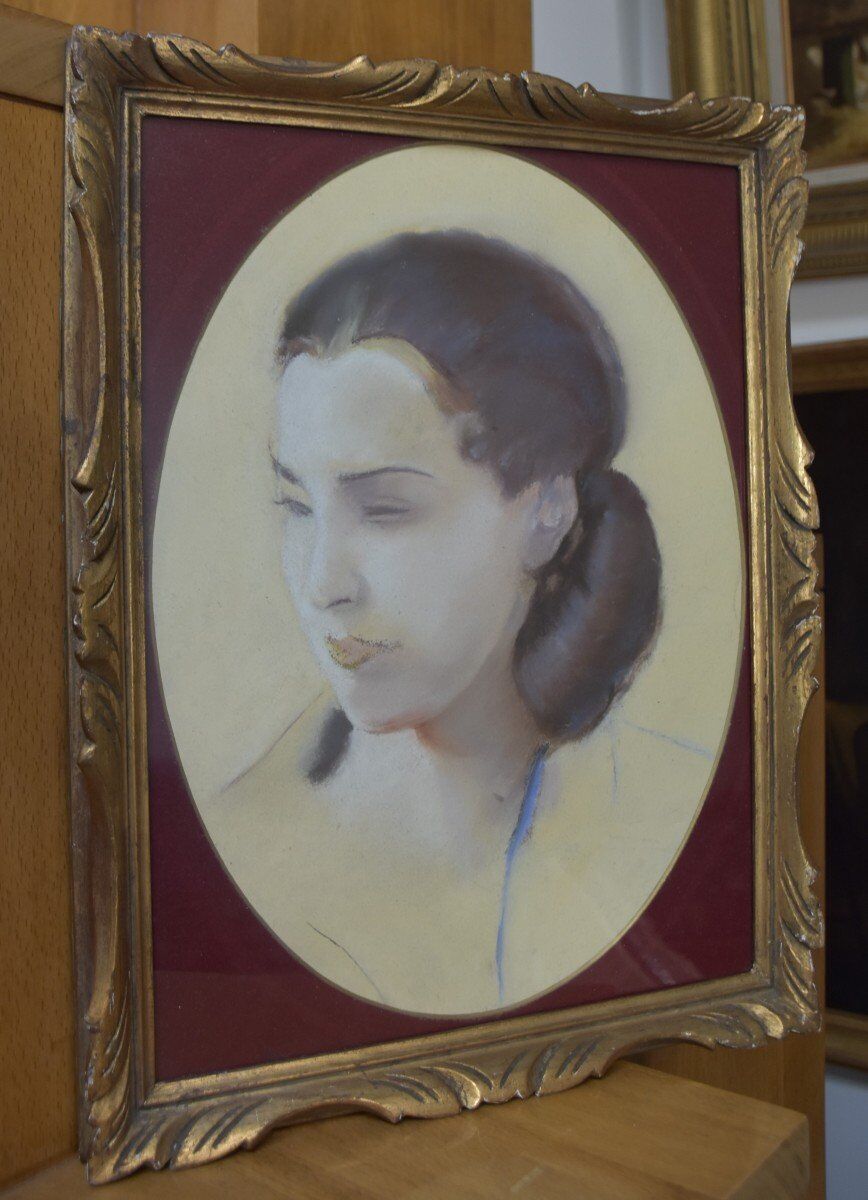 Lucien-Victor Guirand de Scevola (1871-1950) Portrait of a Young Woman, 1928 pastel, oval