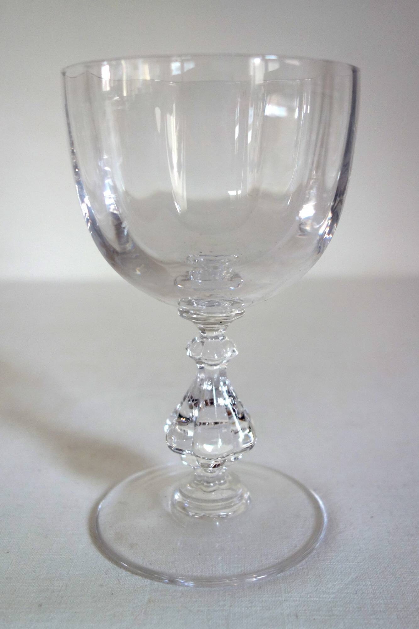 10 wine glasses in Sèvres crystal, Choiseul model