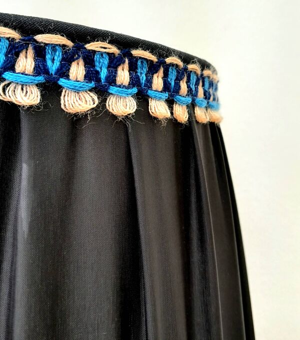 Lampe en bois art déco 1930 et abat jour couture