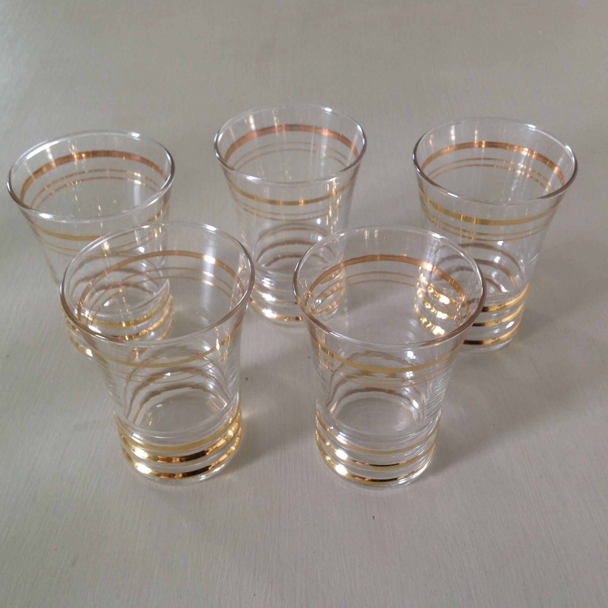 Lot de 9 verres à filets dorés