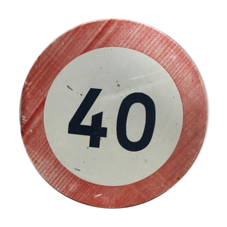 Road sign: limited to 40
