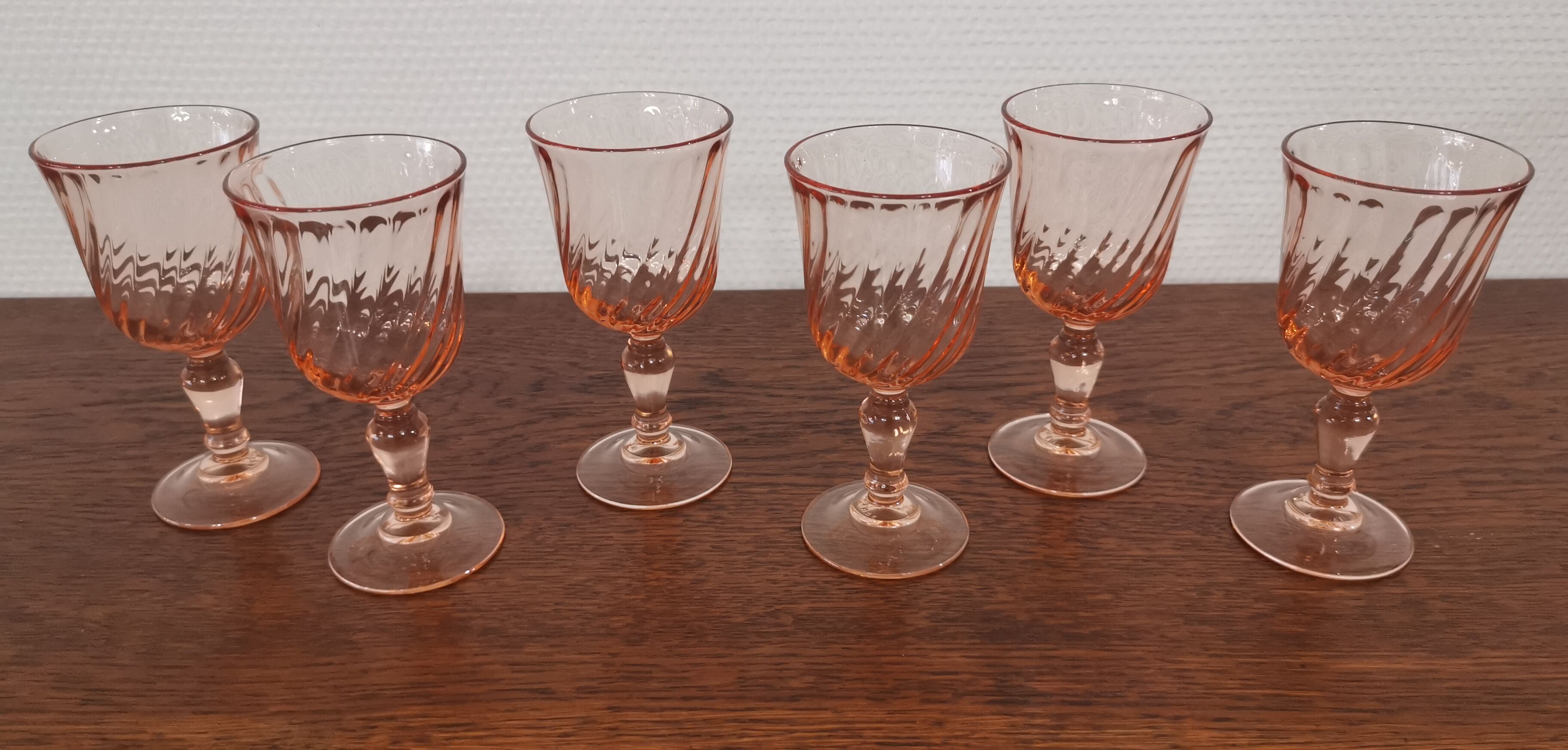 Set of 6 pink twisted white wine glasses "Rosaline" Luminarc France