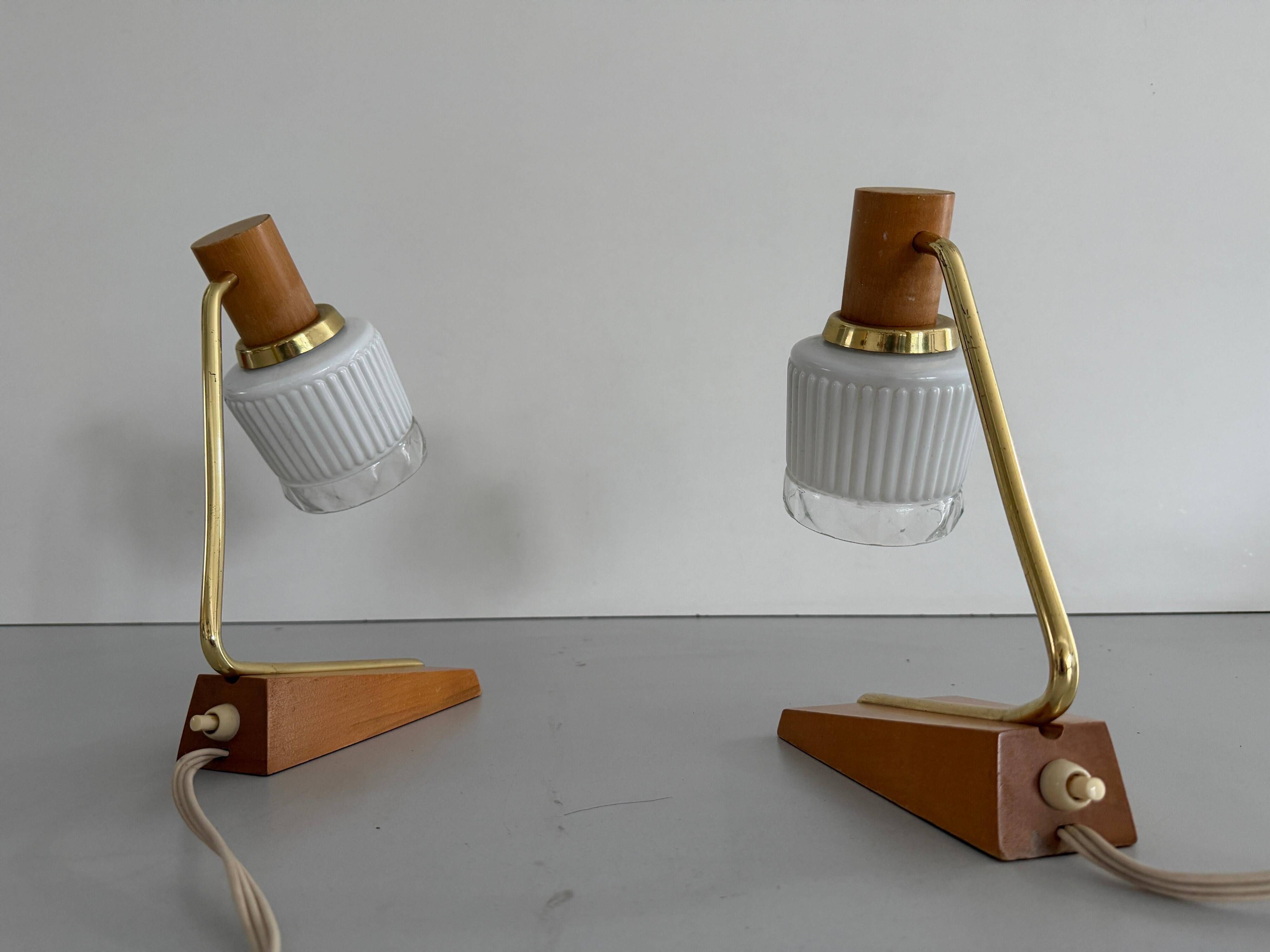 Pair of bedside lamps in brass and wood from the mid-century, 1960, Germany.