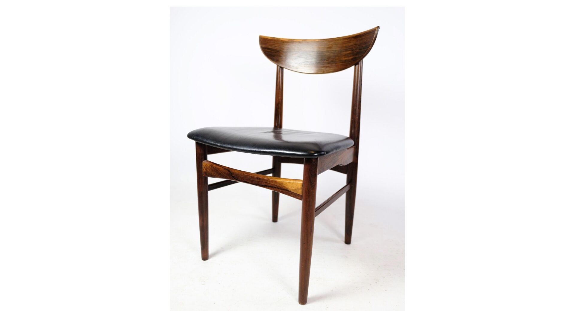 Set of Six Dining Table Chairs of Danish Design in Rosewood with Black Leather