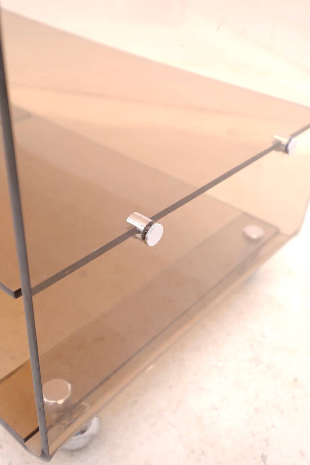 Table d’appoint de michel dumas pour roche bobois en plexiglas, 1970