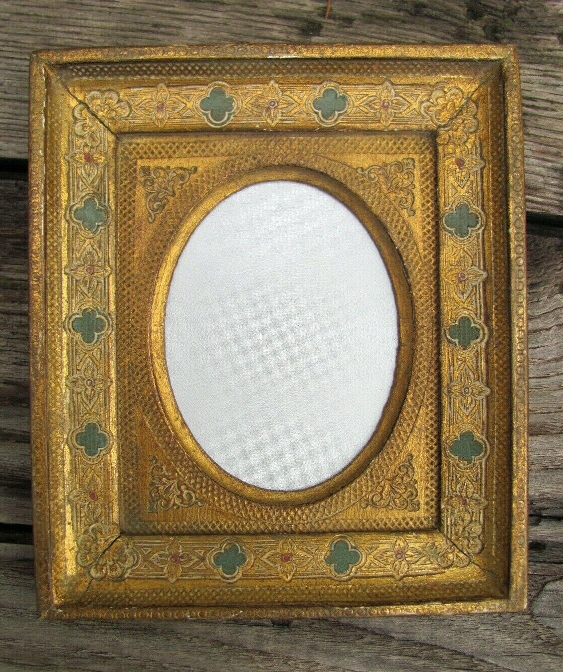 Photo frame - medallion - gilded wood