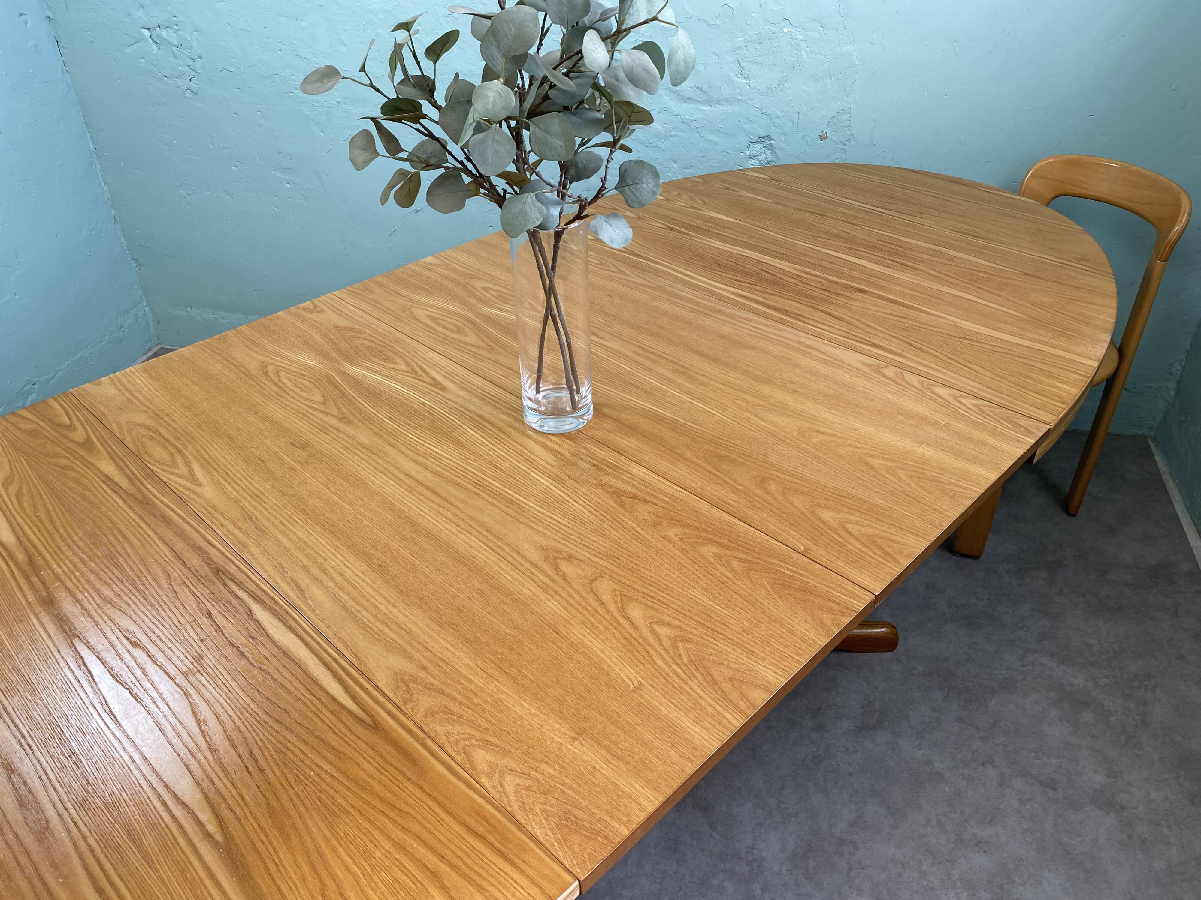 Extendable oval table 260cm Baumann