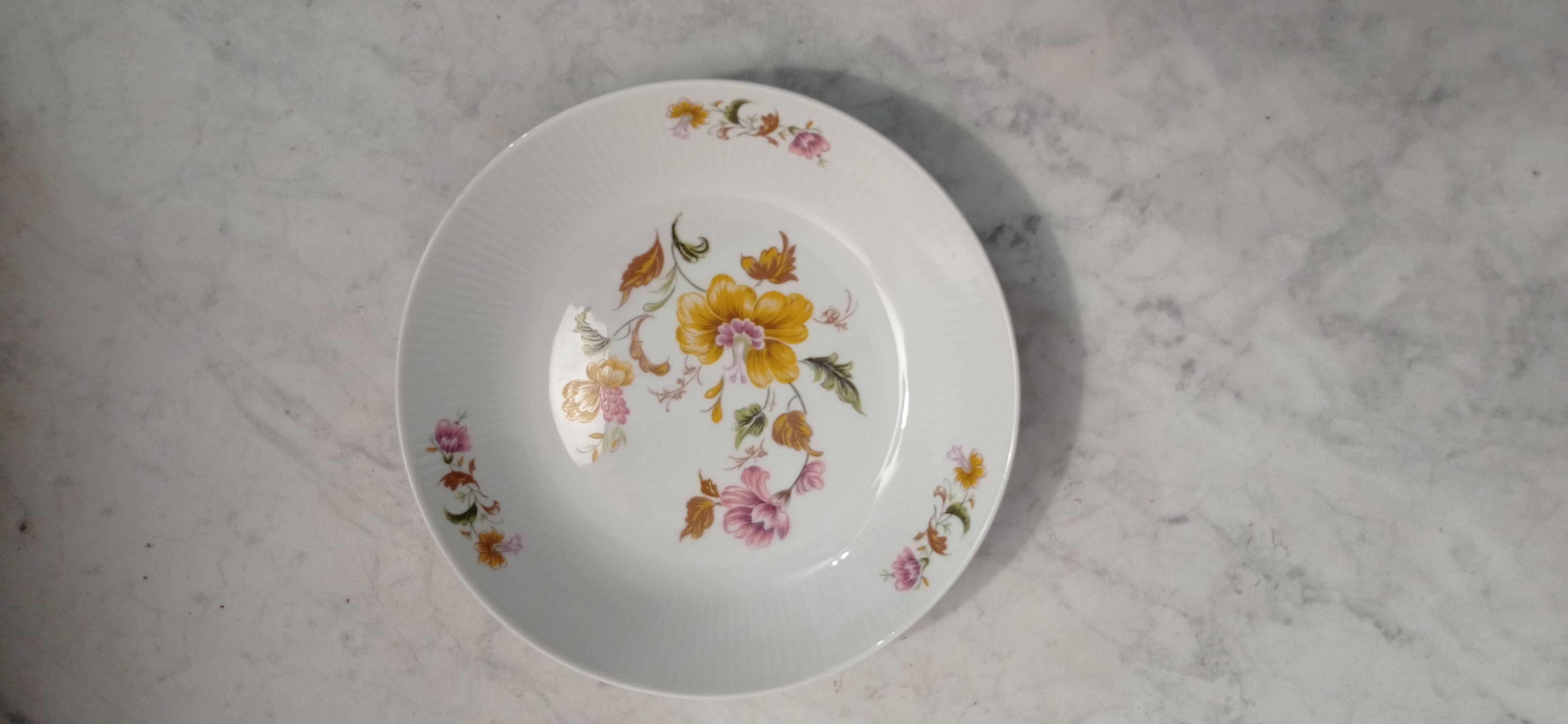 Porcelain deep plates with floral decoration